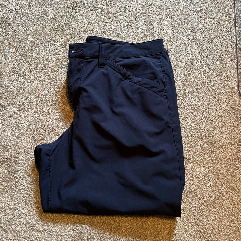 Eddie Bauer moisture wicking Capri -blue